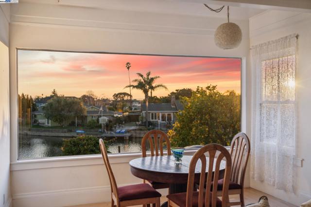 2000 CLINTON AVENUE, Alameda CA: https://media.crmls.org/mediaz/4cbc7a8c-e471-49cc-b26f-737f0ae060f6.jpg
