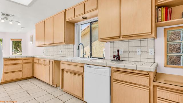 8796 Clubhouse Boulevard, Desert Hot Springs CA: https://media.crmls.org/mediaz/4cbd0c37-7333-4983-9f61-8621b0d0e912.jpg