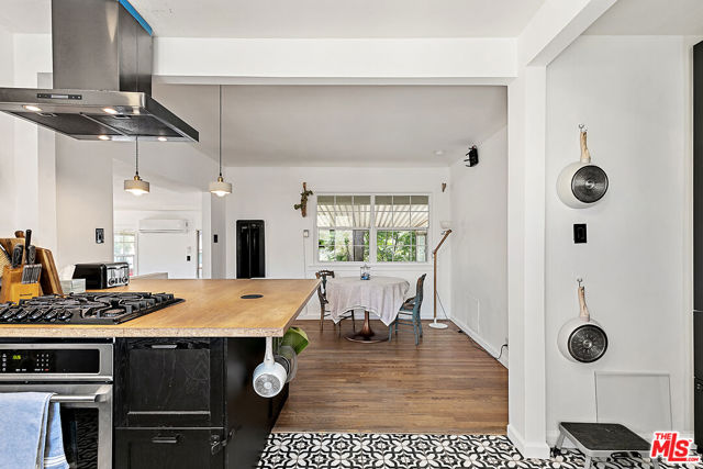 11320 Alethea Drive, Sunland CA: https://media.crmls.org/mediaz/4cbd2746-40ea-4793-820f-4f9d6029c5d1.jpg