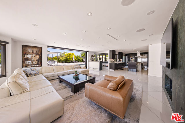 3144 Corda Drive, Los Angeles CA: https://media.crmls.org/mediaz/4cbd9104-270c-4cf8-90eb-5cca77df3b40.jpg