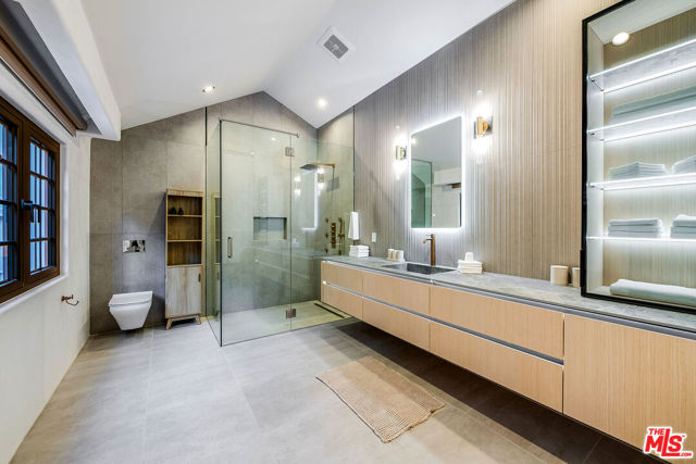 8721 Sunset Plaza Terrace, West Hollywood CA: https://media.crmls.org/mediaz/4cbde7a4-b4ac-46f9-9dd4-6b1702283dda.jpg