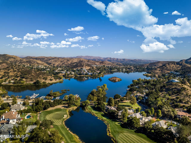 240 W Stafford Road, Thousand Oaks CA: https://media.crmls.org/mediaz/4cbe3103-743d-45fa-8e4f-7a874a539494.jpg