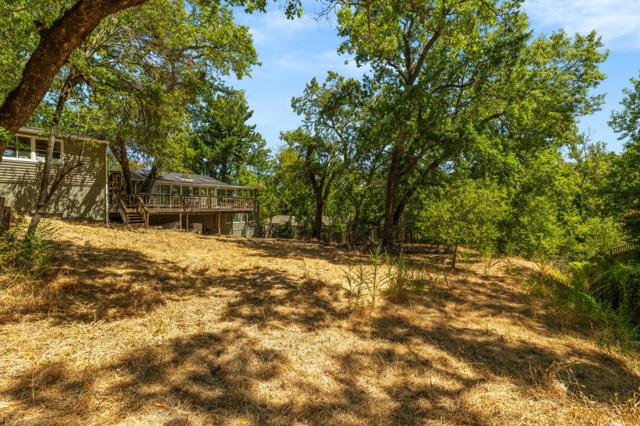161 Los Trancos Circle, Portola Valley CA: https://media.crmls.org/mediaz/4cbe74ef-8456-4211-a51f-f30e8932f882.jpg