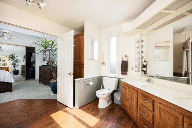 2130 Sunset Dr, Vista CA: https://media.crmls.org/mediaz/4cbec536-7542-4612-8c41-dcb97b6186f7.jpg