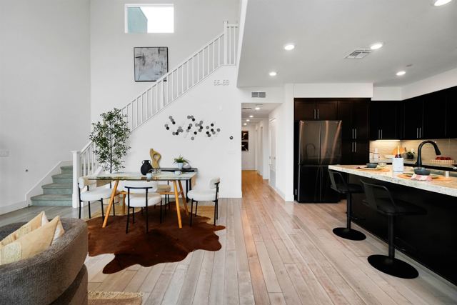 45039 Insight St, Fremont CA: https://media.crmls.org/mediaz/4cbef083-6d30-4da0-8db9-7471dd14e2f9.jpg