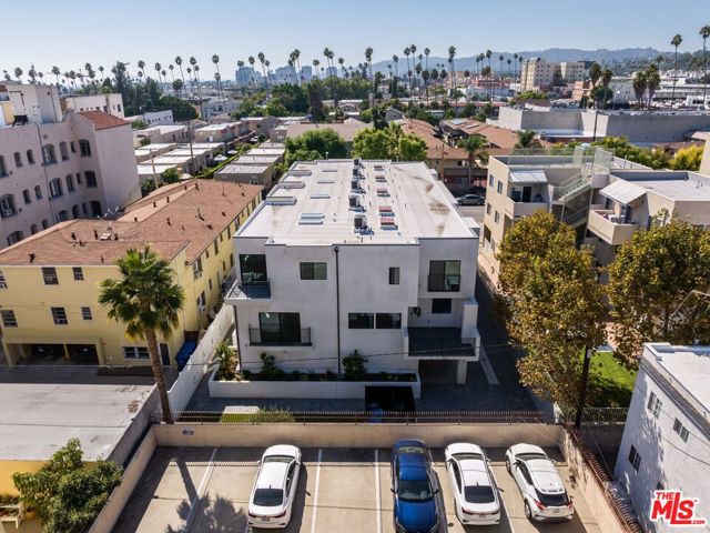 1624 Normandie Avenue, Los Angeles, California 90027, 3 Bedrooms Bedrooms, ,2 BathroomsBathrooms,Townhouse,For Sale,Normandie,23311703