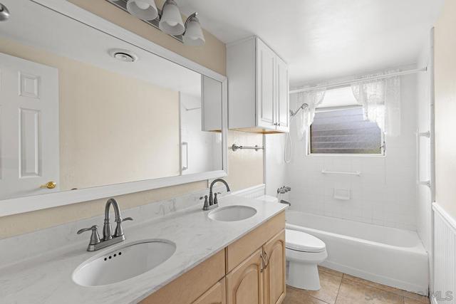 13430 Sagewood Drive, Poway CA: https://media.crmls.org/mediaz/4cbf44db-6d86-4696-810b-425d06c5d1d2.jpg