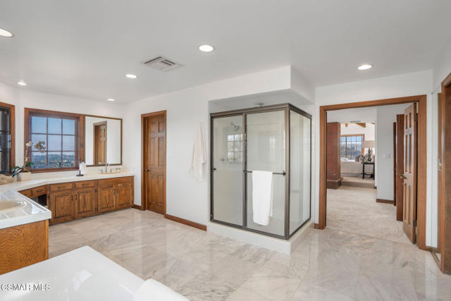 2457 Angelo Drive, Los Angeles CA: https://media.crmls.org/mediaz/4cbf8853-73ea-474c-8f00-9346f632cb9e.jpg