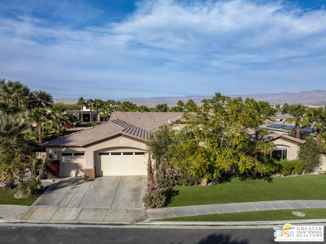 18 Calais Circle, Rancho Mirage CA: https://media.crmls.org/mediaz/4cbfa468-65b9-43ae-b390-055e9083af8f.jpg