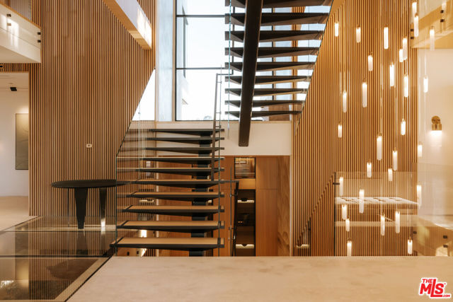 16187 Royal Oak Road, Encino CA: https://media.crmls.org/mediaz/4cc02ef4-bc4f-4dc3-b6eb-1a937dcad92f.jpg