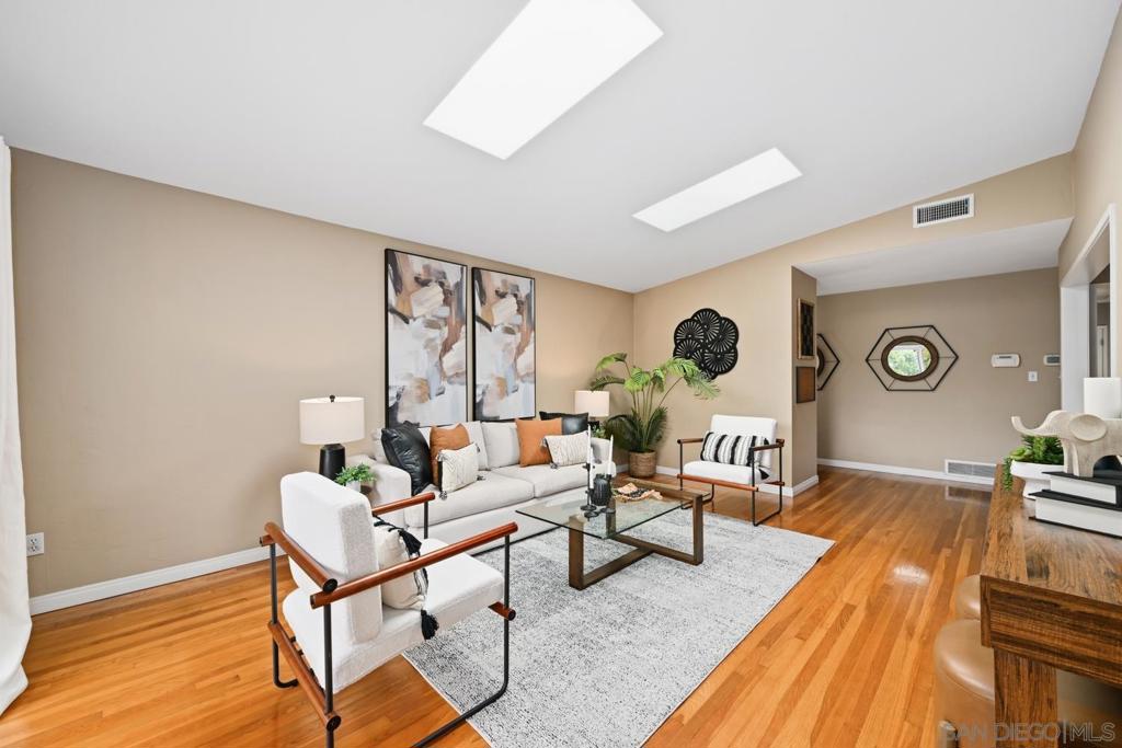 8860 Hoffing - photo 3