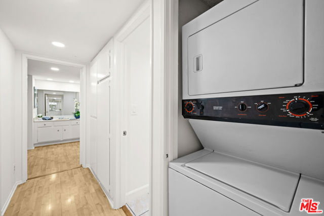 10535 Wilshire Boulevard, Los Angeles CA: https://media.crmls.org/mediaz/4cc04dd6-85d4-4a2c-892e-75b655d7325d.jpg