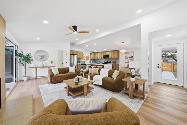 Detail Gallery Image 4 of 42 For 2828 Mission Village Dr, San Diego,  CA 92123 - 4 Beds | 2 Baths