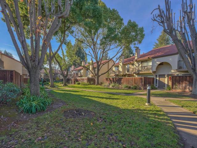 719 Gettysburg Way, Gilroy CA: https://media.crmls.org/mediaz/4cc08fe0-9a4c-4493-b6fd-7c5499aea5a0.jpg