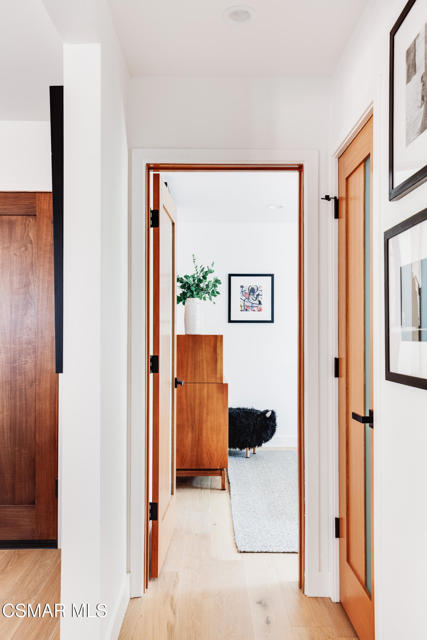 14322 W Collins Street, Sherman Oaks CA: https://media.crmls.org/mediaz/4cc0abd2-6046-4bf8-8f77-6c2d72012fb6.jpg