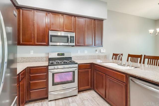 Detail Gallery Image 11 of 48 For 1560 Santa Carolina Rd #2,  Chula Vista,  CA 91913 - 4 Beds | 3/1 Baths