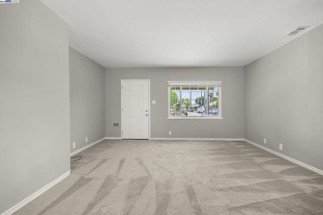 456 Custer Rd, Hayward CA: https://media.crmls.org/mediaz/4cc1214b-9030-4776-88cc-e720d619859a.jpg