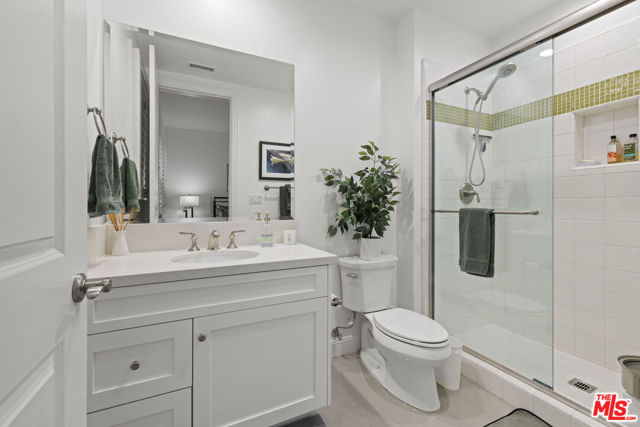 20162 W Cromwell Way, Porter Ranch CA: https://media.crmls.org/mediaz/4cc14d39-2bc9-4c13-a57a-1a02f5a352cb.jpg