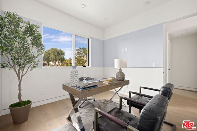 714 N La Jolla Avenue, Los Angeles CA: https://media.crmls.org/mediaz/4cc16a70-8ffb-43f2-80e3-0245b63a6cbb.jpg