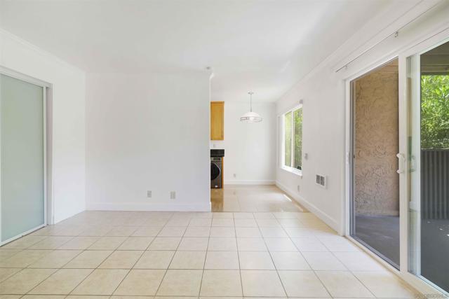 3136 Via Alicante, La Jolla CA: https://media.crmls.org/mediaz/4cc17785-c0b2-47bb-9c11-a3261de5365b.jpg