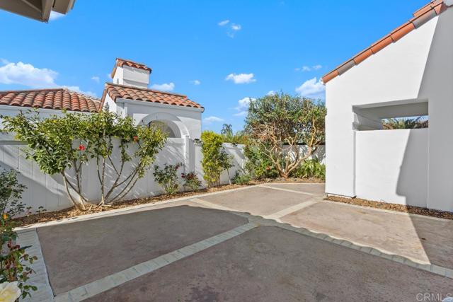 4905 Alicante Way, Oceanside CA: https://media.crmls.org/mediaz/4cc17fbe-0432-4020-849f-c7a13cb24f61.jpg
