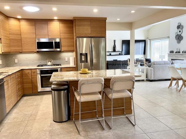 Detail Gallery Image 9 of 51 For 5447 Por Techo Ct, San Diego,  CA 92124 - 6 Beds | 3 Baths