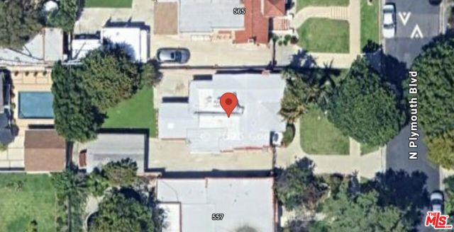 561 N Plymouth Boulevard, Los Angeles CA: https://media.crmls.org/mediaz/4cc20aed-5395-4fd4-9cfe-4393de6edabd.jpg