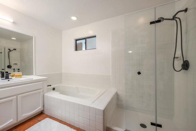 1761 Winterwarm Dr, Fallbrook CA: https://media.crmls.org/mediaz/4cc264d2-a3e8-40bf-832d-234ca7b7da1c.jpg
