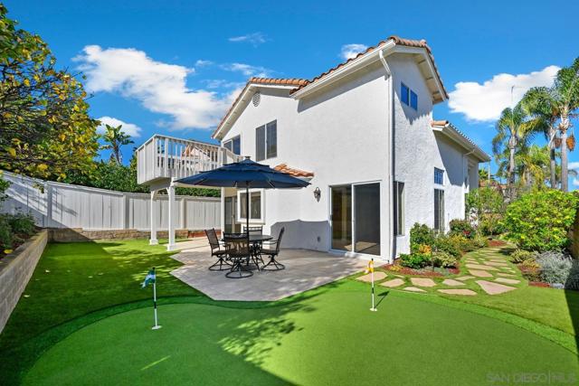 2198 Redwood Crst, Vista CA: https://media.crmls.org/mediaz/4cc30056-2bbb-4a4d-b9cc-261c0edb8e9a.jpg