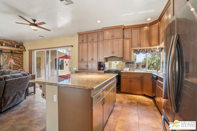 22950 Henry Road, Desert Hot Springs CA: https://media.crmls.org/mediaz/4cc3078e-2b2e-4073-bd8f-f242f6107548.jpg