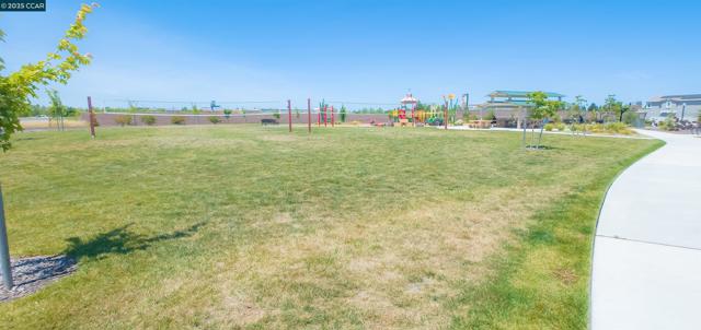 3805 Havengate Way, Sacramento CA: https://media.crmls.org/mediaz/4cc32e3c-0f0a-4332-b54e-0e2db5749cc2.jpg