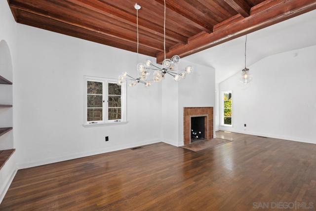 7728 Ludington Pl, La Jolla CA: https://media.crmls.org/mediaz/4cc397c8-76b2-48ad-b549-a4f00524a3c7.jpg