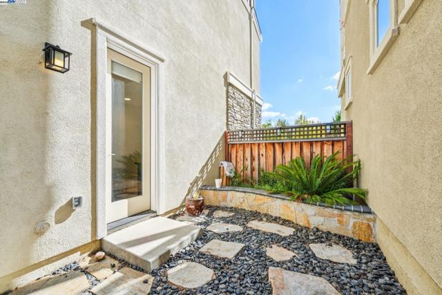 7213 Calistoga Ln, Dublin CA: https://media.crmls.org/mediaz/4cc42812-01f2-444a-be3d-1e83fde75675.jpg