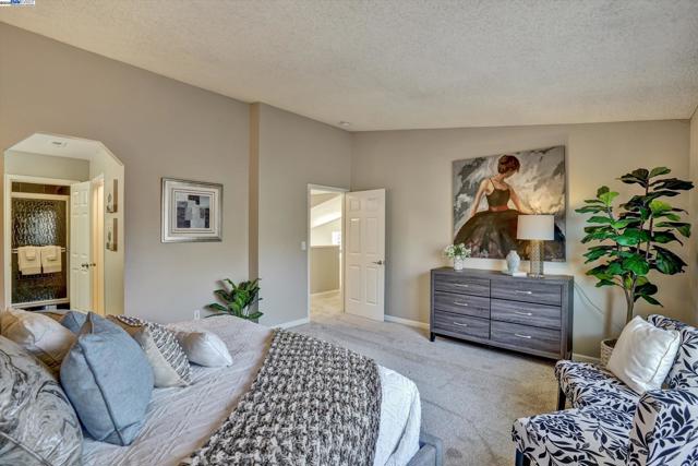 30 San Vicente Ct, Danville CA: https://media.crmls.org/mediaz/4cc4fb24-19a7-4b78-b977-c19db1570943.jpg