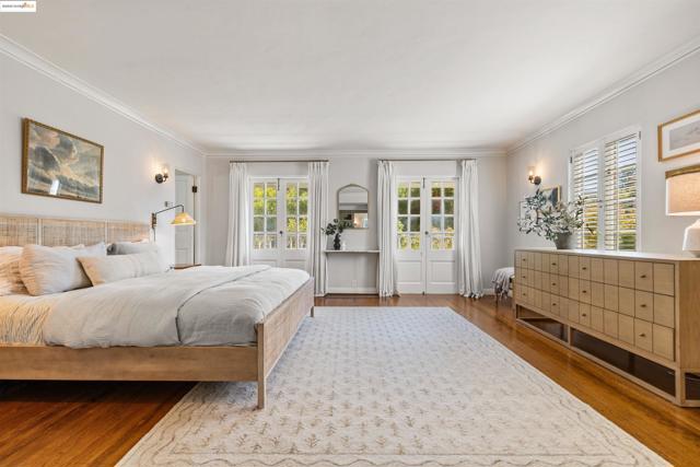 5701 La Salle Ave, Oakland CA: https://media.crmls.org/mediaz/4cc64ca0-afeb-41a7-afc7-24c13337f9e9.jpg