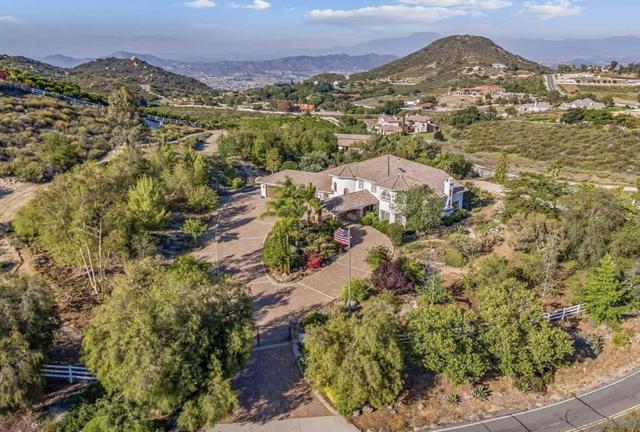21100 Paseo Montana, Murrieta CA: https://media.crmls.org/mediaz/4cc662a2-de5e-4f07-abc6-ce245510a674.jpg