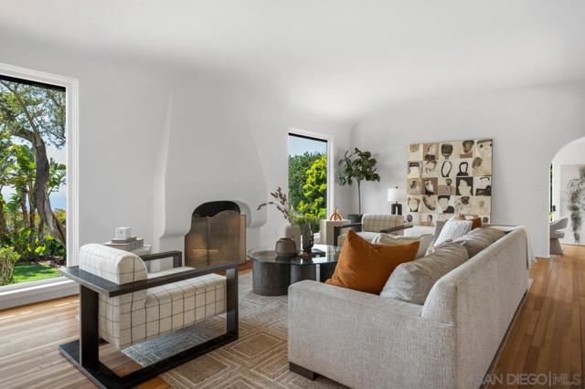 7316 Encelia Dr., La Jolla CA: https://media.crmls.org/mediaz/4cc6c568-bbf9-4f13-b931-bd3e32cda037.jpg