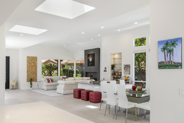 73042 Galleria Court, Palm Desert CA: https://media.crmls.org/mediaz/4cc6d4b9-c9aa-4a91-8c86-d48141907750.jpg