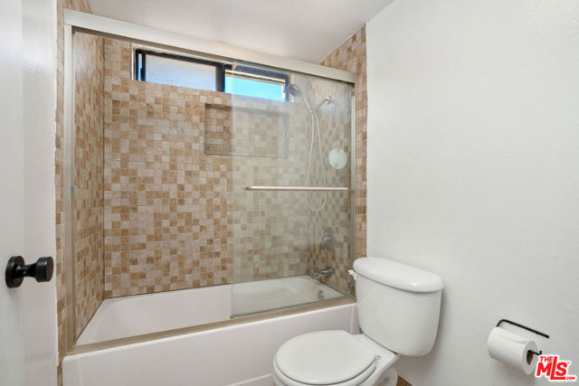 13948 Moorpark Street, Sherman Oaks CA: https://media.crmls.org/mediaz/4cc6ed1b-5f1e-4844-8ba3-c2d75692a563.jpg