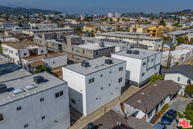 954 N Kingsley Drive, Los Angeles CA: https://media.crmls.org/mediaz/4cc6f069-9935-4c56-892b-54b8a62d6a7c.jpg