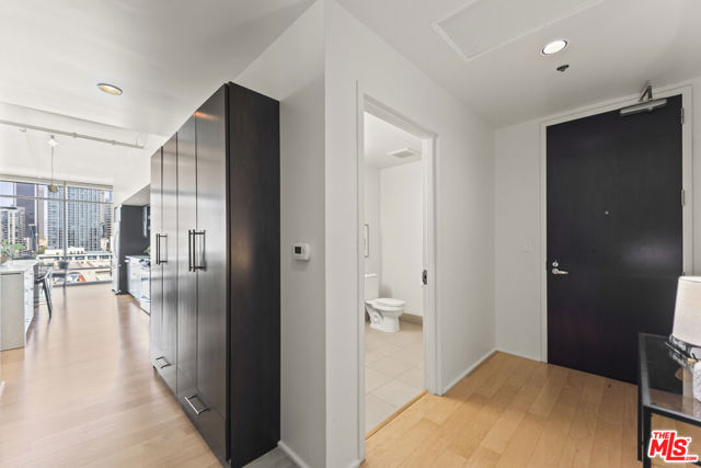 1100 S Hope Street, Los Angeles CA: https://media.crmls.org/mediaz/4cc76252-b7e5-4c3c-8fb5-37b8ec2467b2.jpg
