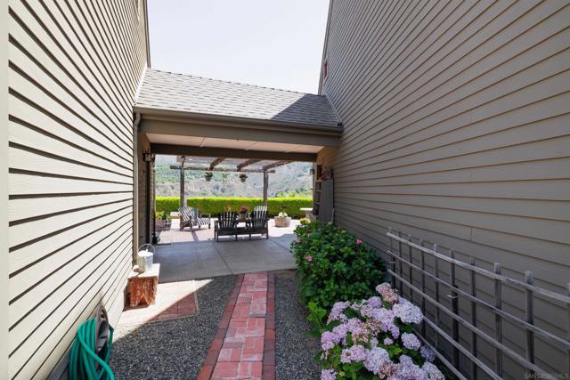 17743 S Mesa Drive, Pauma Valley CA: https://media.crmls.org/mediaz/4cc7be56-efa0-4feb-99d8-301674dbdda7.jpg