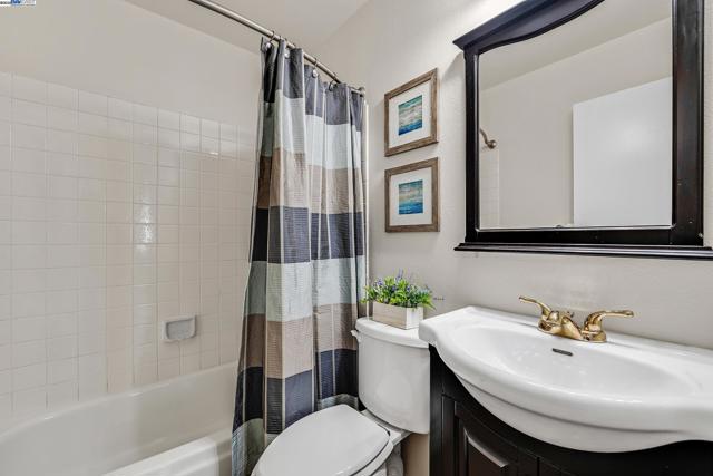 36055 Easterday Way, Fremont CA: https://media.crmls.org/mediaz/4cc7c967-546a-477a-80e7-77505199285c.jpg
