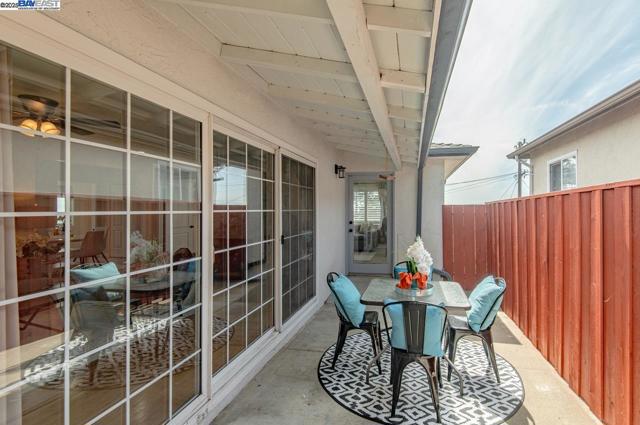 16560 Russell Ct, San Leandro CA: https://media.crmls.org/mediaz/4cc821c1-b917-4cd1-bcb4-15f2741f1ee4.jpg