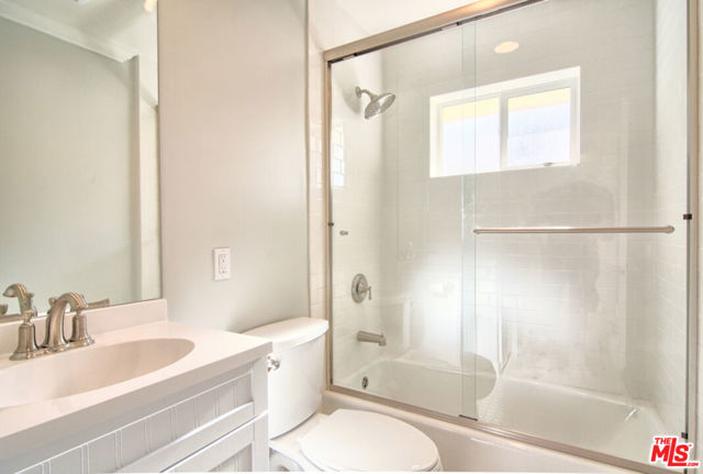 2438 5th Street, Santa Monica CA: https://media.crmls.org/mediaz/4cc8401c-2d2a-4a1f-ad3b-f15b13052db2.jpg