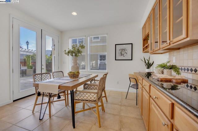 1508 Whispering Oaks Way, Pleasanton CA: https://media.crmls.org/mediaz/4cc8597f-db0c-460d-a5e6-203cc71f6da1.jpg