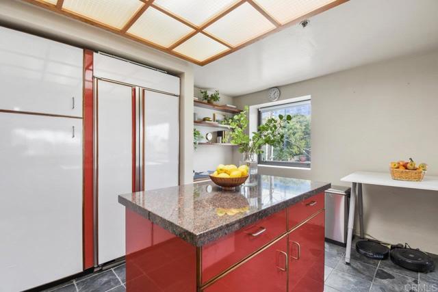 230 W Laurel Street, San Diego CA: https://media.crmls.org/mediaz/4cc89752-34df-4dc0-bd74-84dbc16f5404.jpg