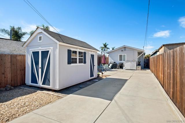 3809 Van Dyke Ave, San Diego CA: https://media.crmls.org/mediaz/4cc89fa5-c62d-42f9-b945-b77d5a5faf51.jpg