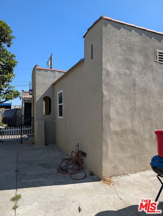 2509 E 109th Street, Los Angeles CA: https://media.crmls.org/mediaz/4cc8dd15-4525-48e0-8f7a-c3947b712ed2.jpg