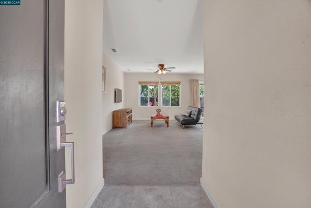 1030 Clear Lake Dr, Oakley CA: https://media.crmls.org/mediaz/4cc90250-71bb-4c6a-ad5e-69ee83e42215.jpg